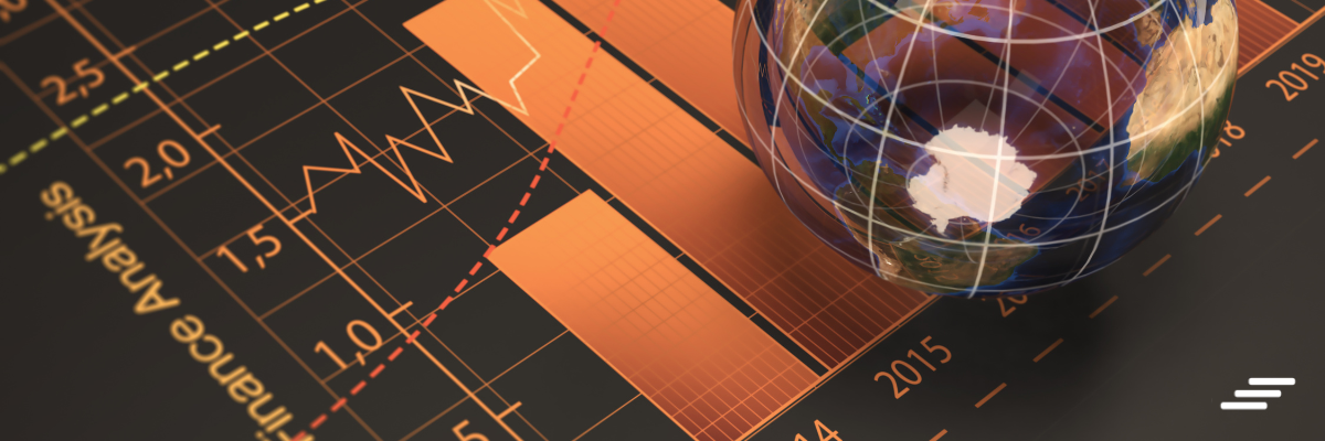 Equipe analisando dados em um tablet, simbolizando a eficiência e a tomada de decisões estratégicas